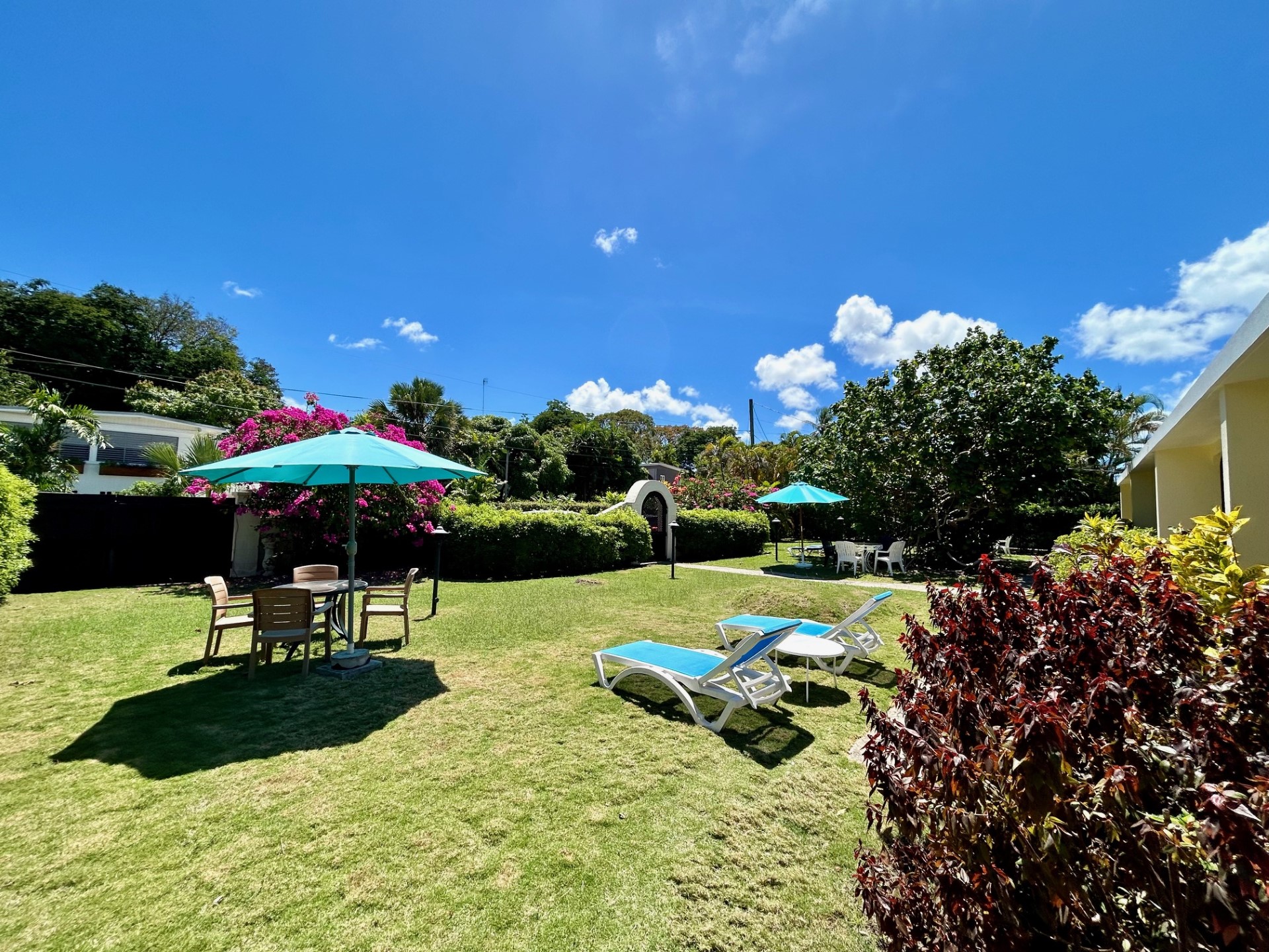 Cozy 1-Bed with Garden View & Beach Access — Holetown, Saint James — vacation rental