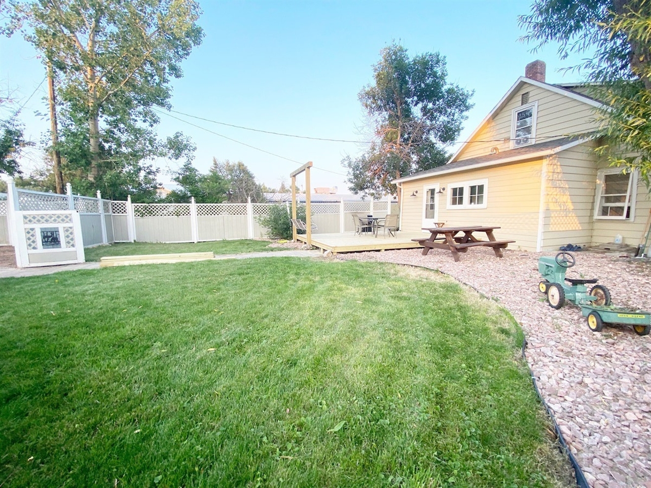 Dwntwn Custer Farmhouse on Main St. with Hot Tub — Custer, SD — vacation rental