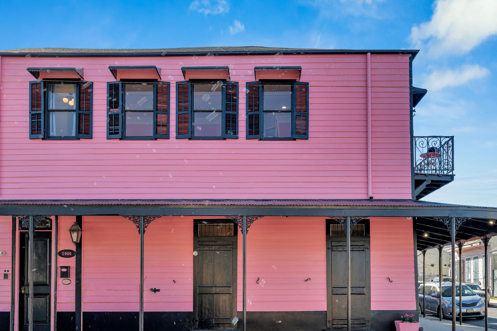 Picture-perfect pink beauty in the heart of the city
