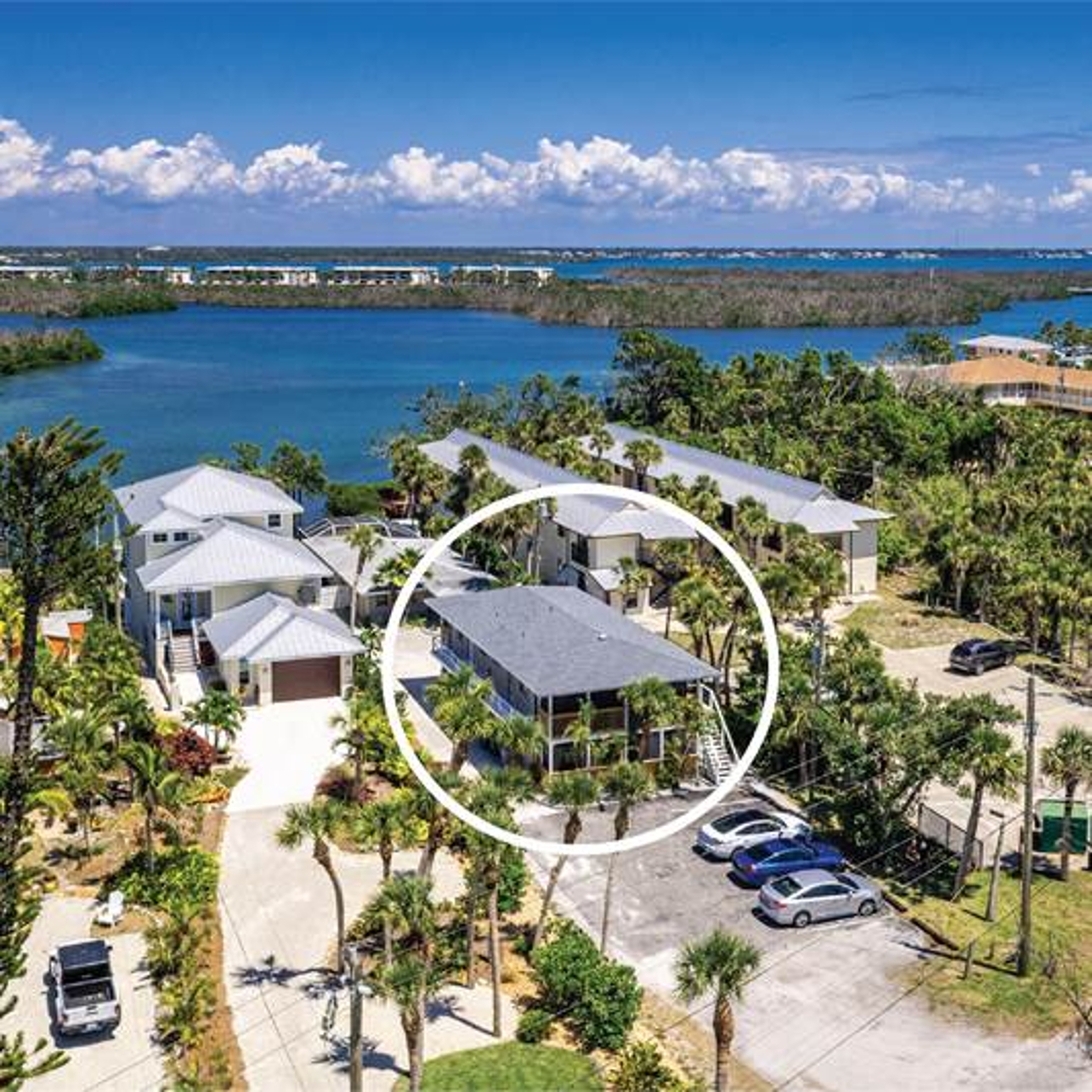 Coastal Charm And Deeded Beach Access - Inviting Ocean Breeze Haven - Englewood, FL