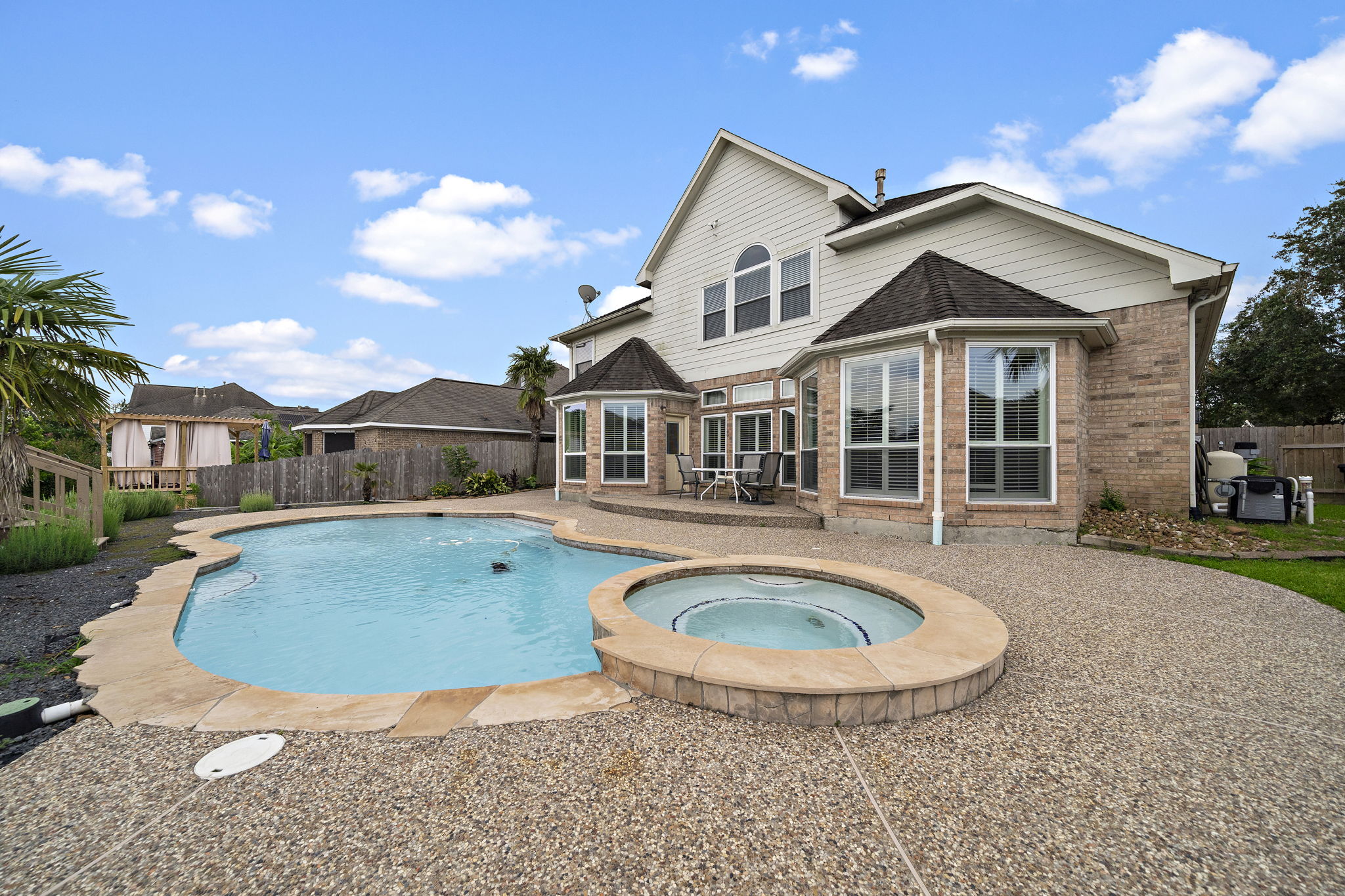 Houston Lake Retreat | Pool + Lake Front + Spa