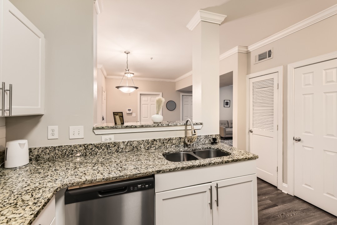Crest at Midtown · Unit 1125 2/2