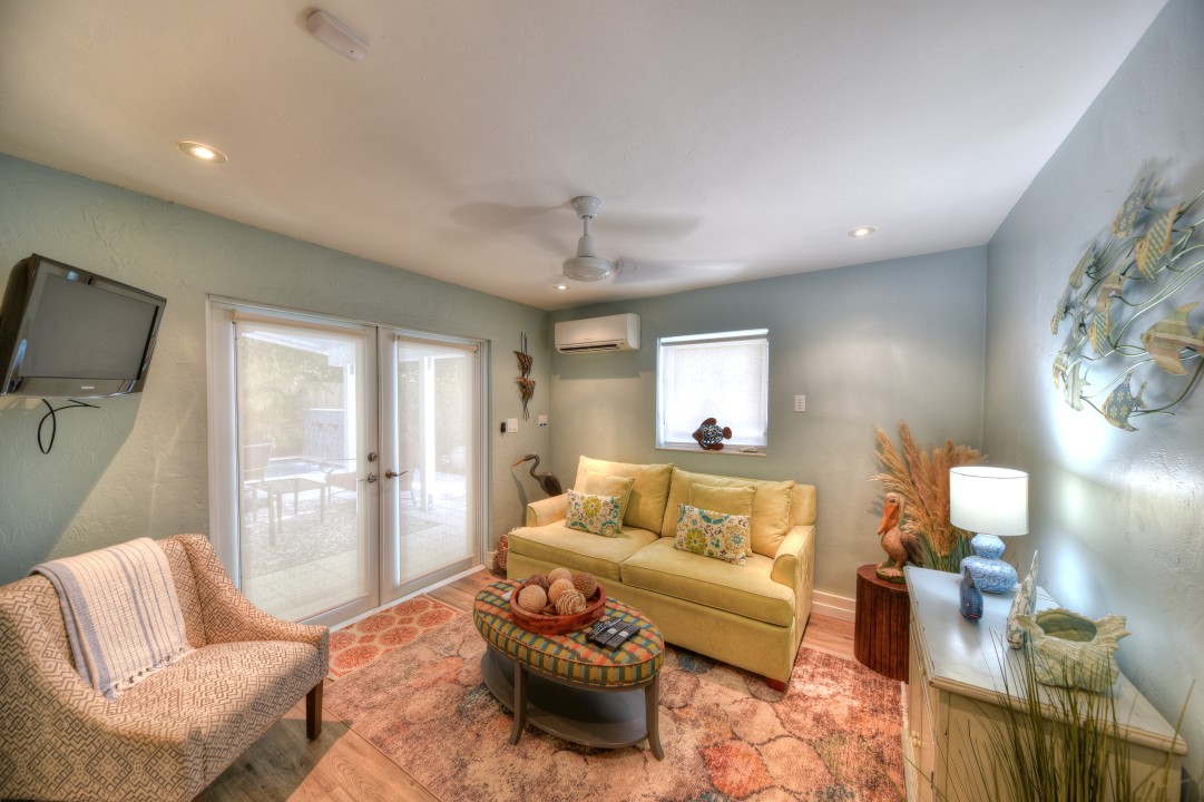 Casita Casa Marina — sitting room with Pullout couch and closet
