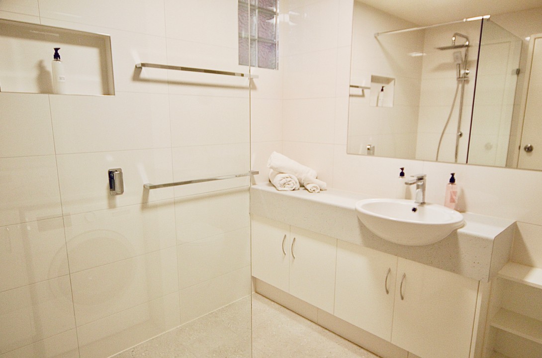 Newly Renovated Kitchen and Bathroom
Freshly updated with modern finishes to deliver a clean, contemporary aesthetic and improved guest experience.