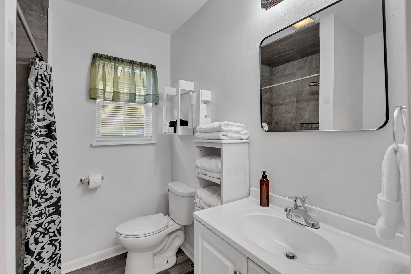 Fresh and bright full bathroom with essentials