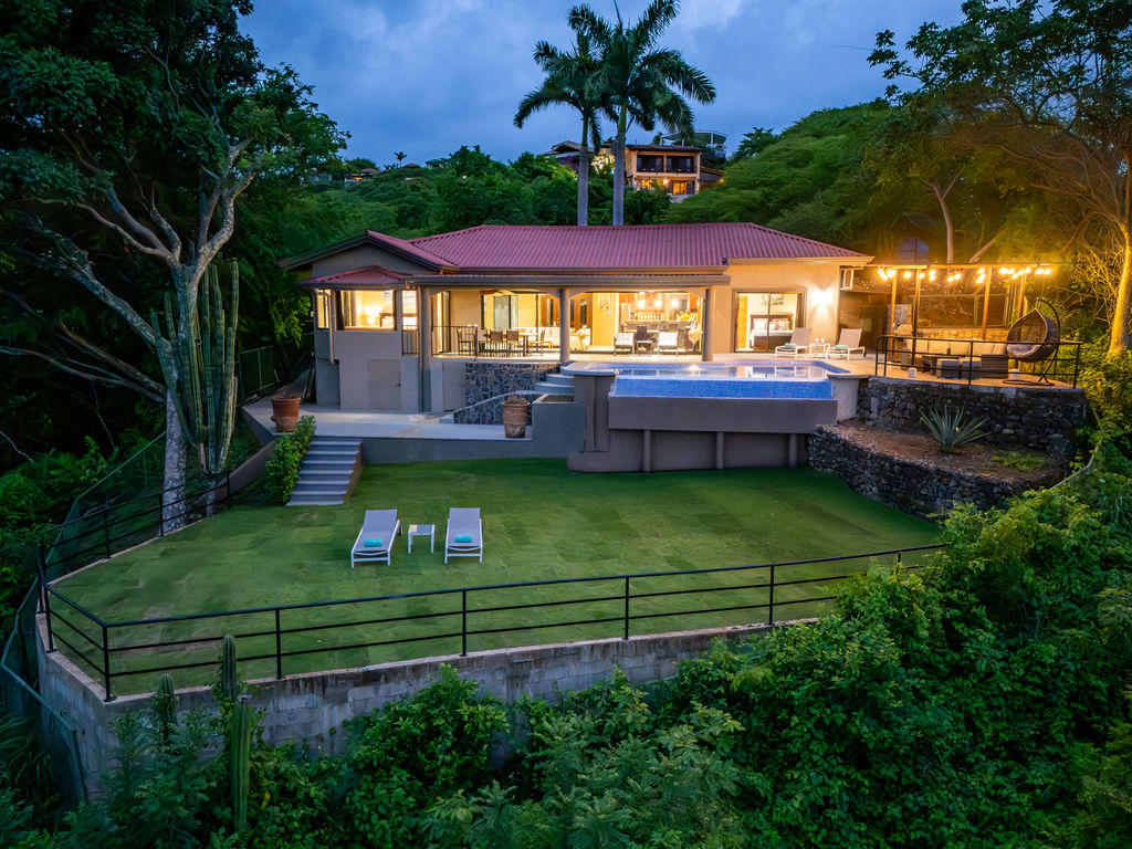 Villa Hermosa Point