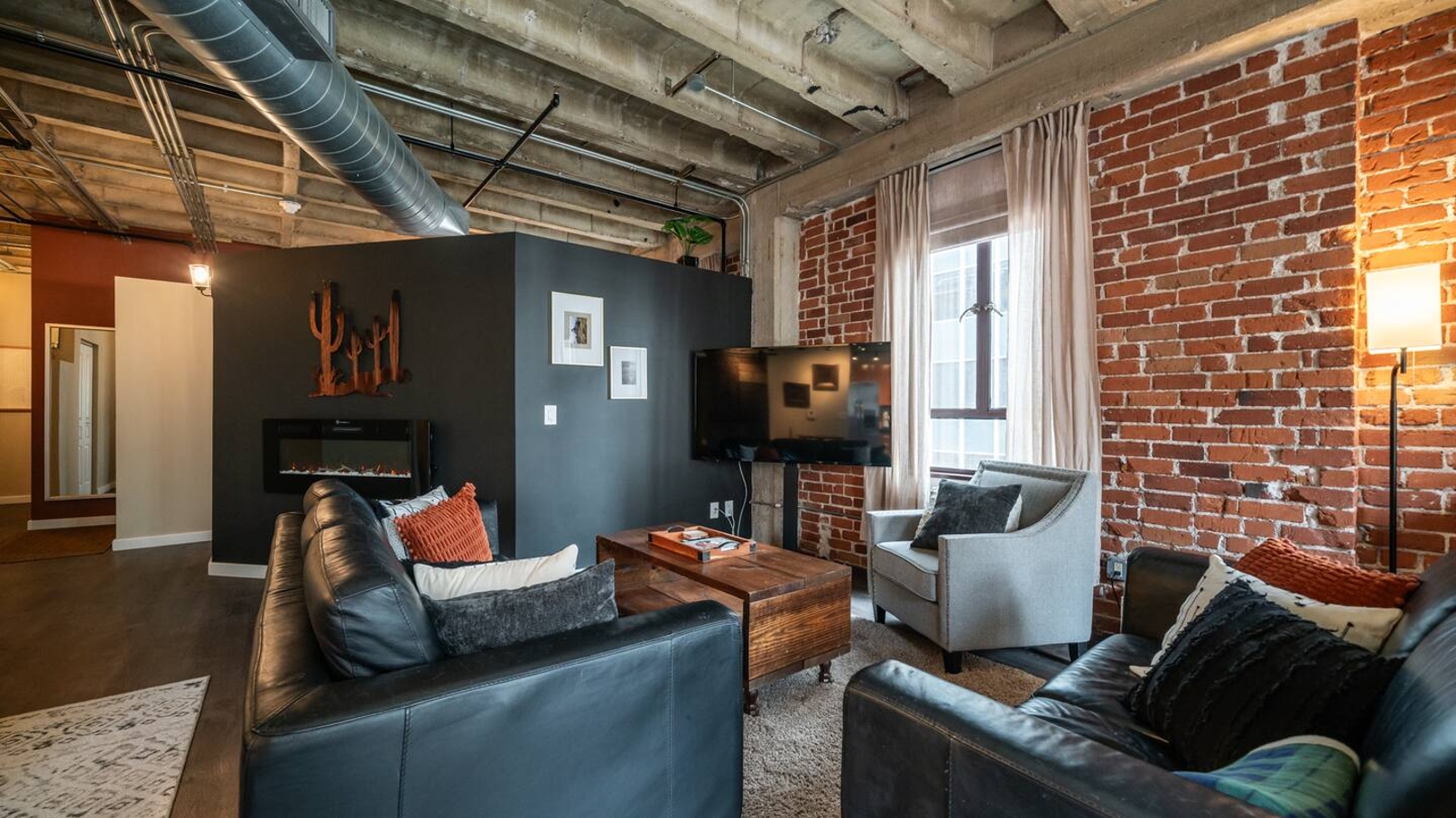 Krisie - Downtown loft - Orpheum · Luxury Downtown Phoenix Loft - Pool/Gym/Laundry photo 3