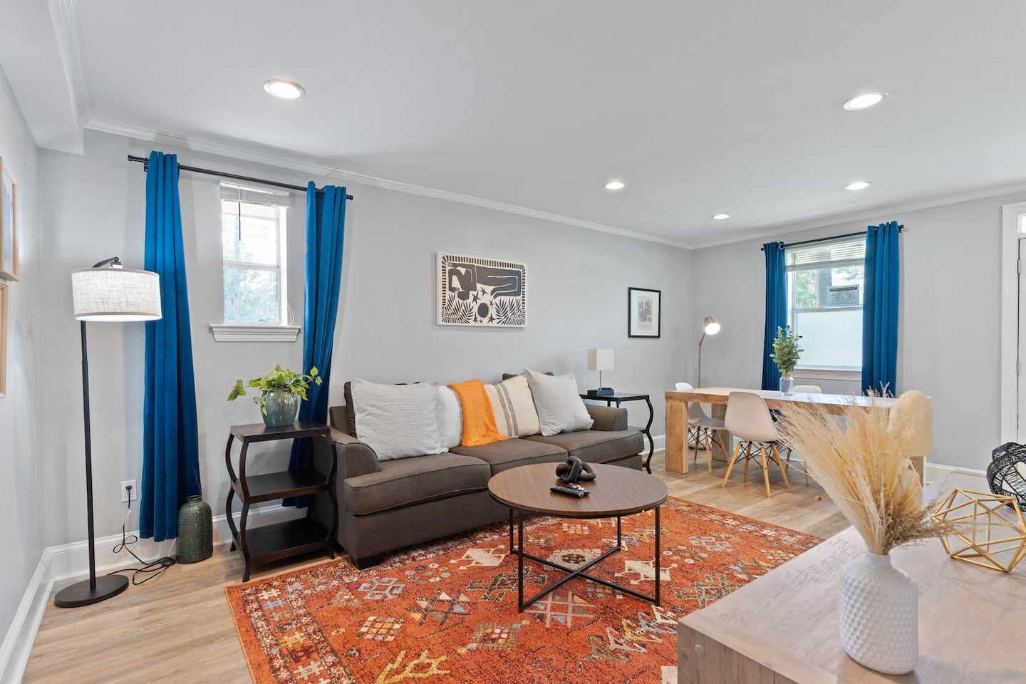 Comfortable Living Room | Dining Area