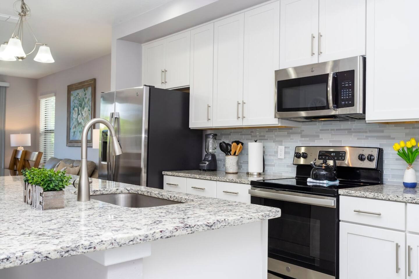 The best and luxurious equipmemt  to guarantee the best experience in every meal!