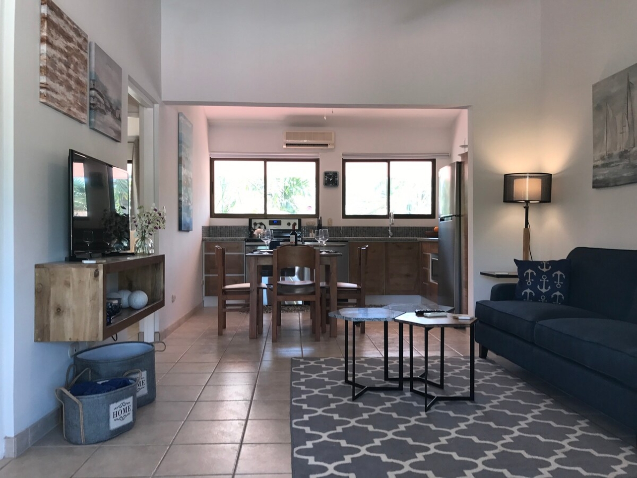 TWO King Bedrooms ~ 100MB Wi-Fi ~ Walk to Beach — Playas del Coco, Provincia de Guanacaste — vacation rental
