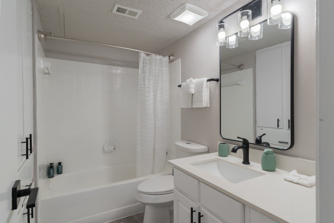 The Landry · Unit 214 1/1