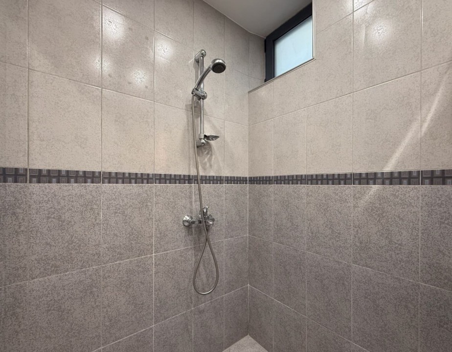 Property thumbnail 11