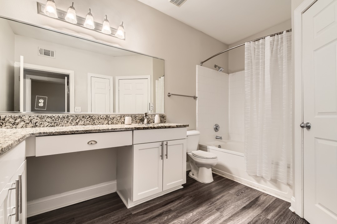Crest at Midtown · Unit 1125 2/2