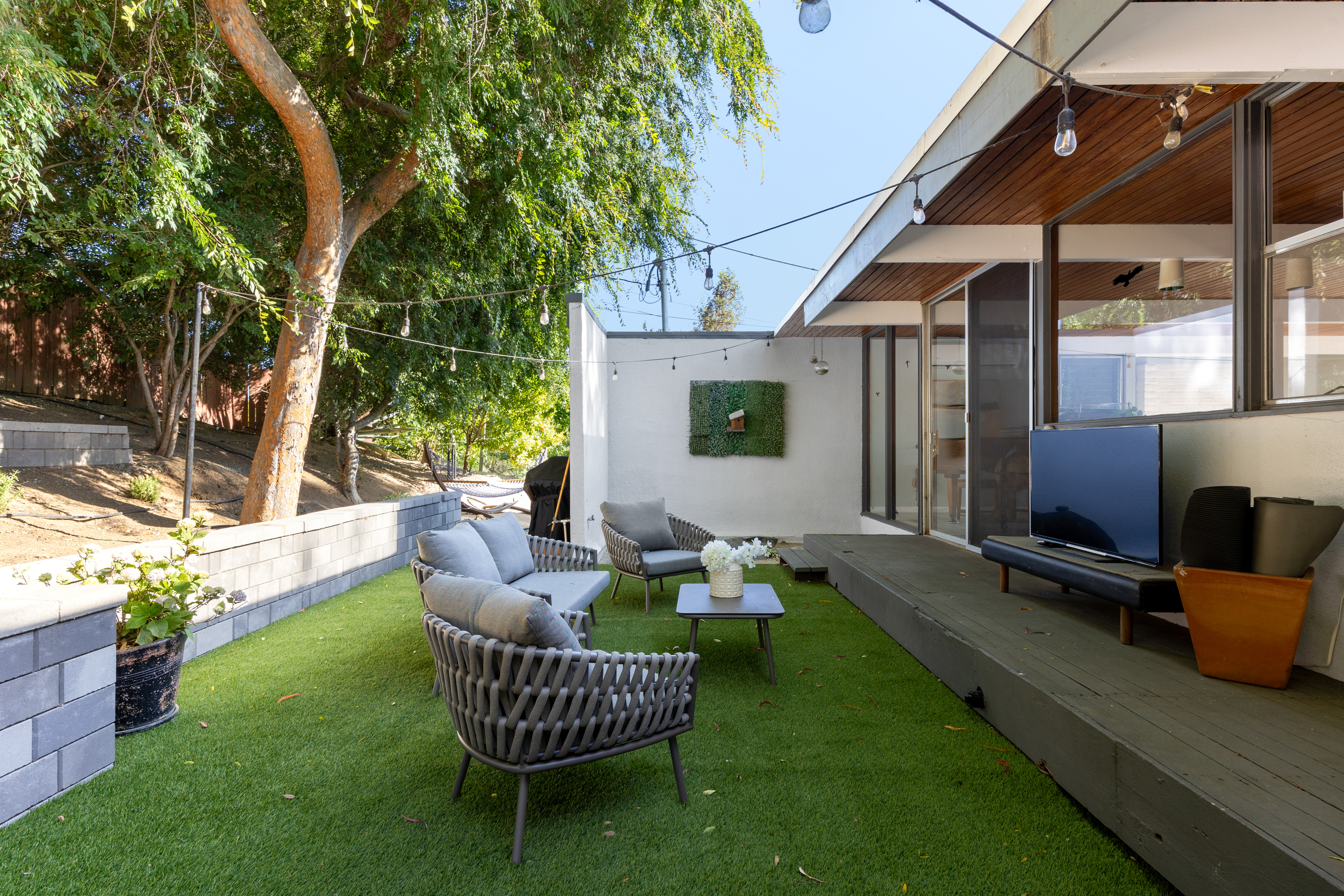 Mid-Century Masterpiece with Pool , Spa & Tesla photo 5