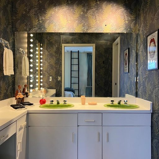 Double vanity bathroom with Hollywood-style mirror lighting