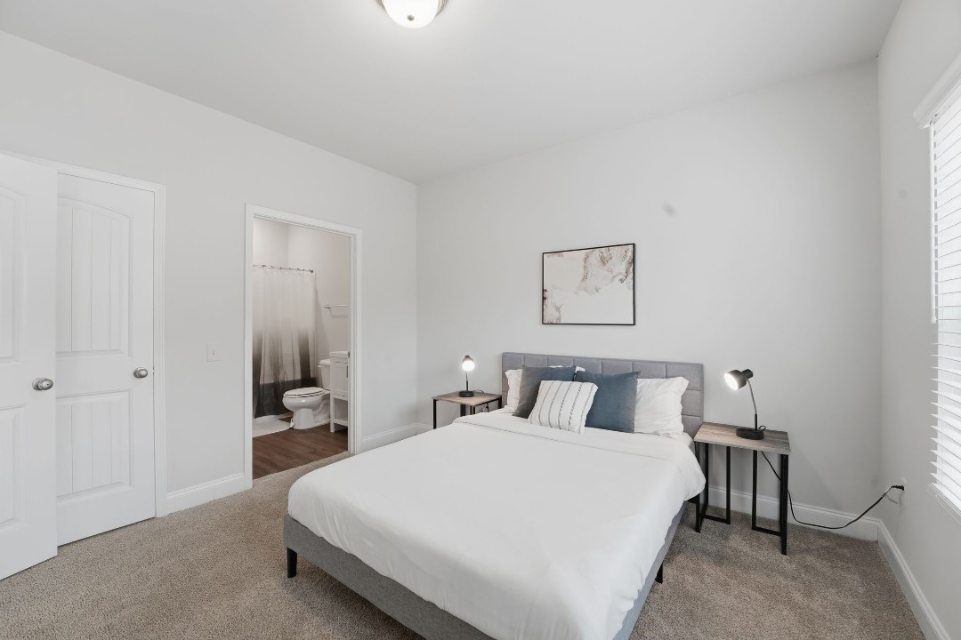 Hickory Grove · Unit 1105 2/2