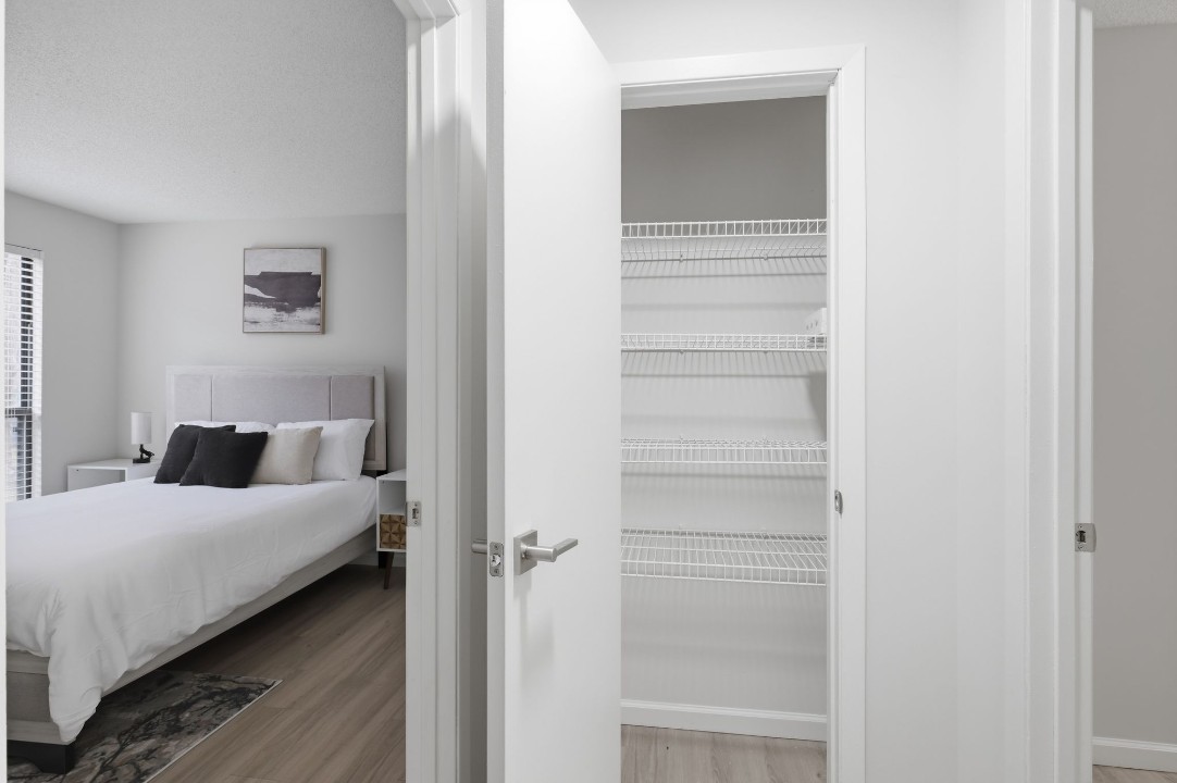 Taylor at 502 · Unit unit 2200-100 2/2