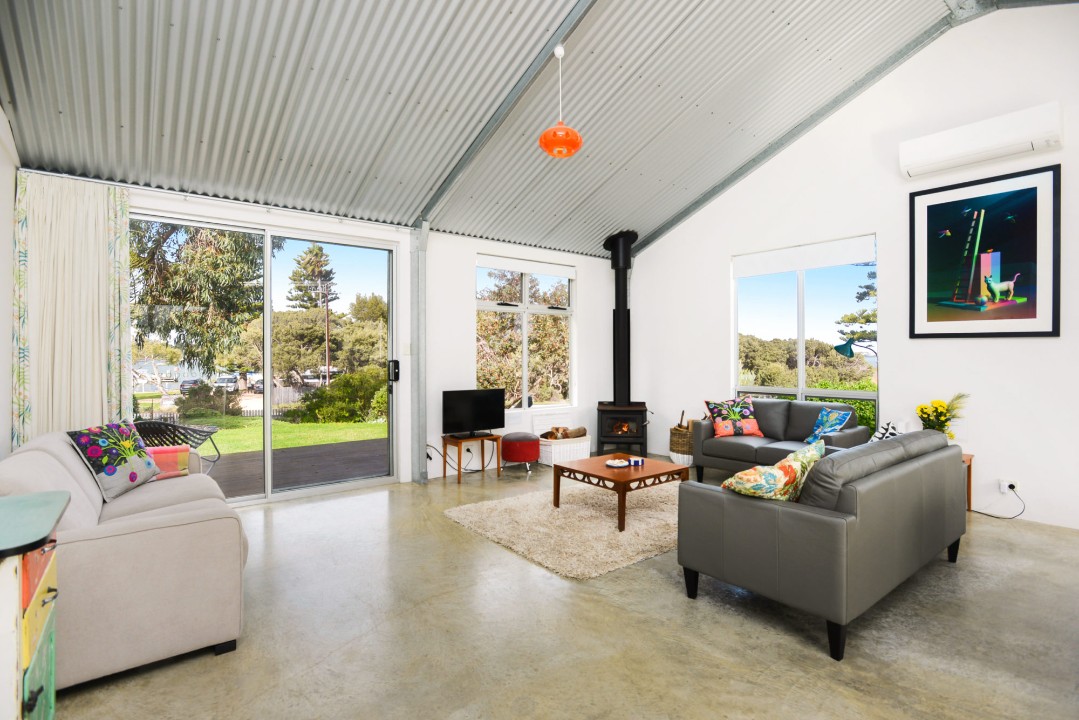 Fast Wi-Fi and quiet ambience make this a suitable environment for remote workers or creative retreats.