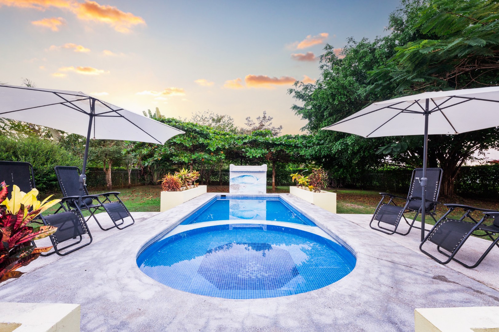 Monterey- Villa Tropical