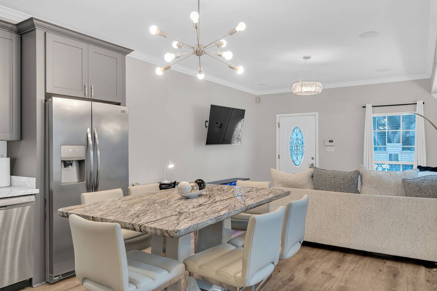 Modern dining and kitchen area!