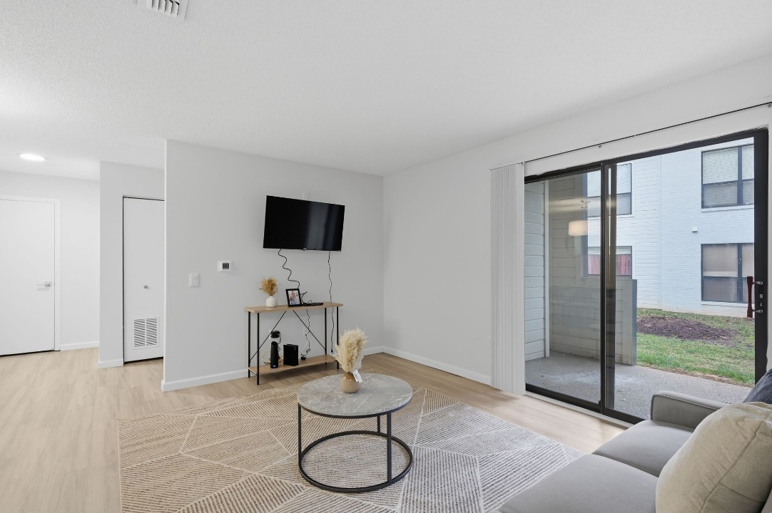 Taylor at 502 · Unit unit 2200-100 2/2