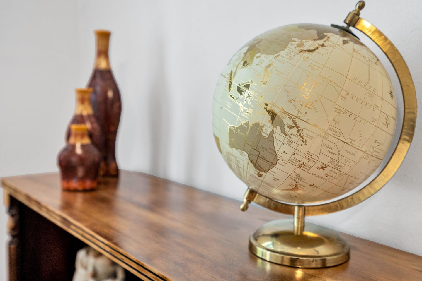 Elegant globe adds a traveler’s touch