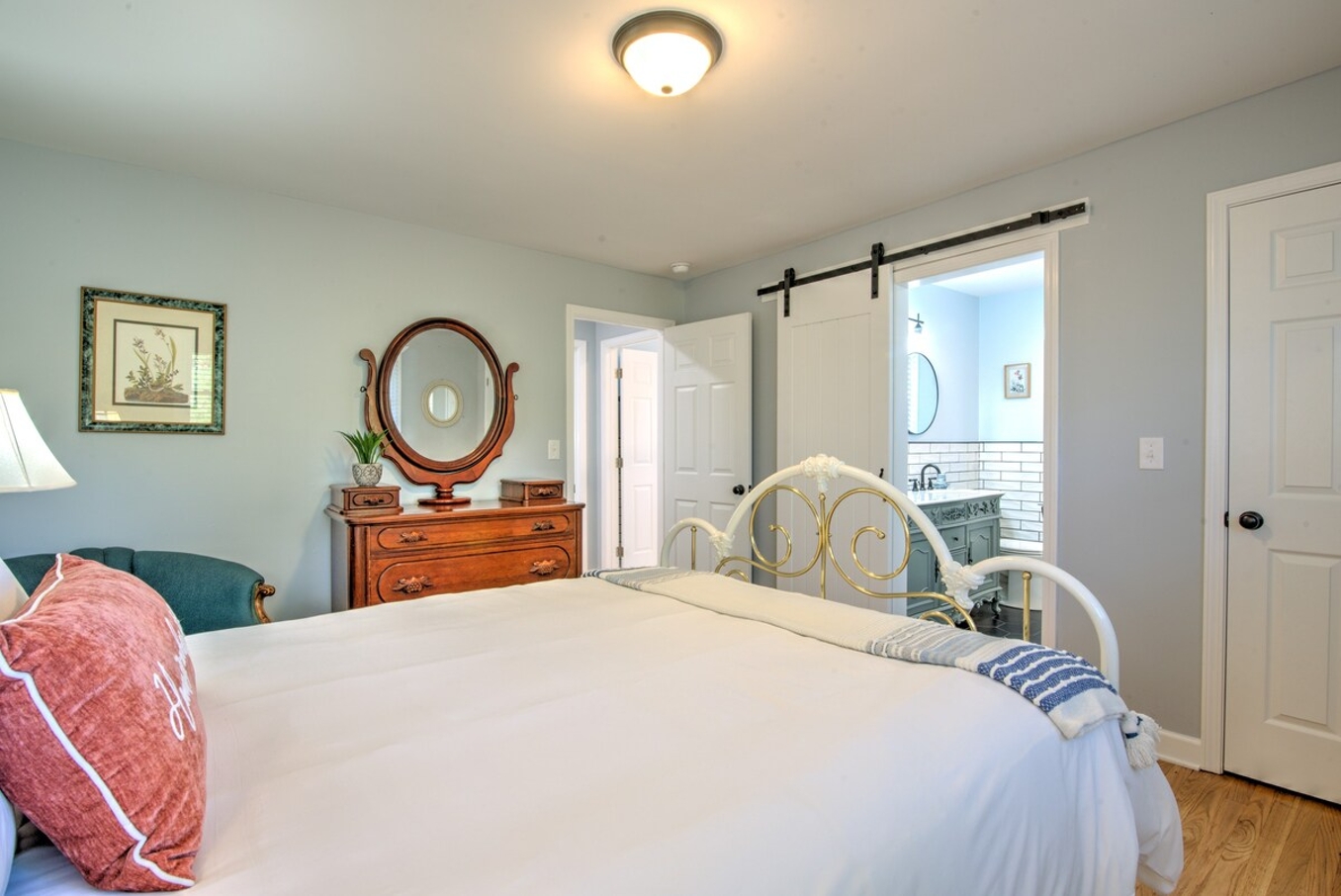 Charming Family Gem ~ Close to State Street ~ Pkg! photo 4