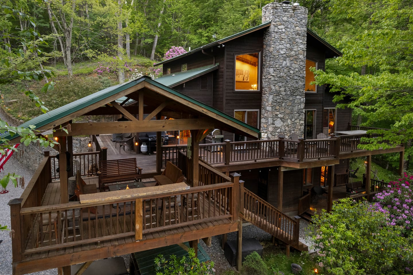 Tree Top Lodge, Private Country Club + Hot Tub  — MARS HILL, NC — vacation rental