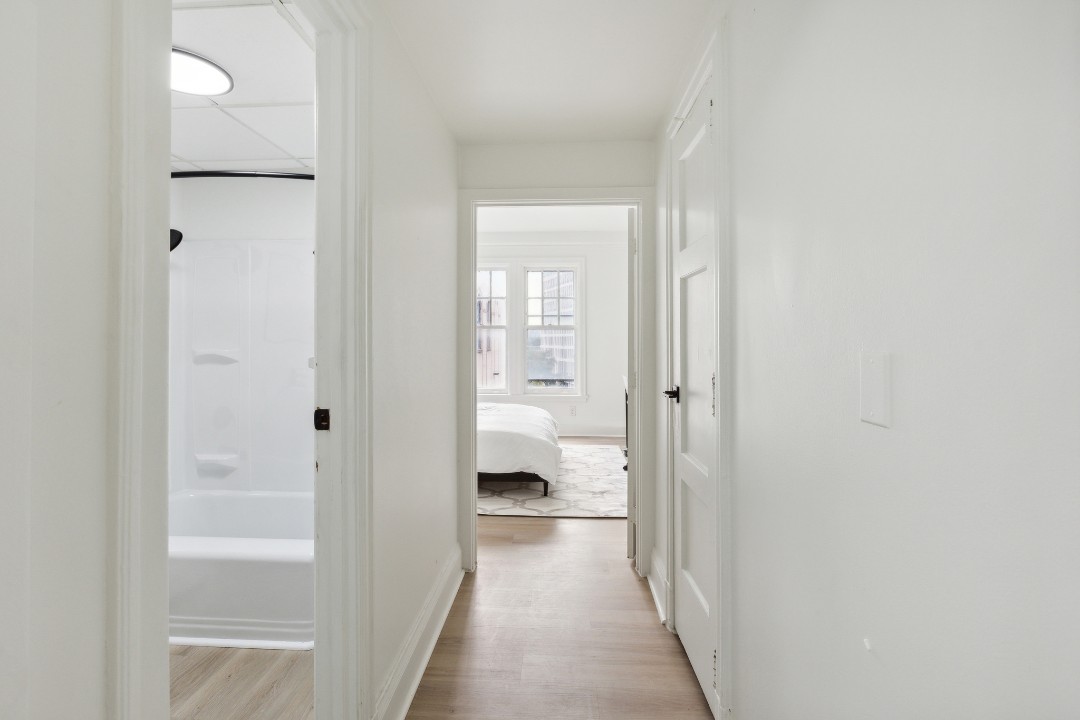 on East, 636- · Unit 111  1/1