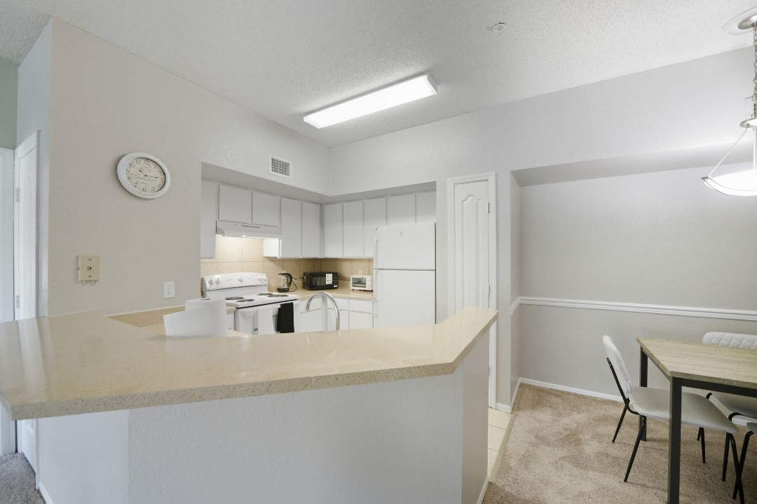 Avenue · Unit at Winter Springs 21-307 2/2