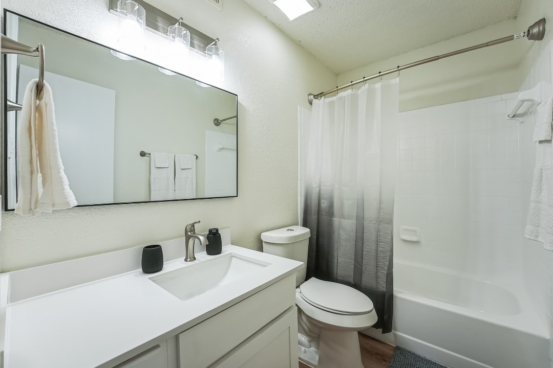 The Landry · Unit 307 2/2