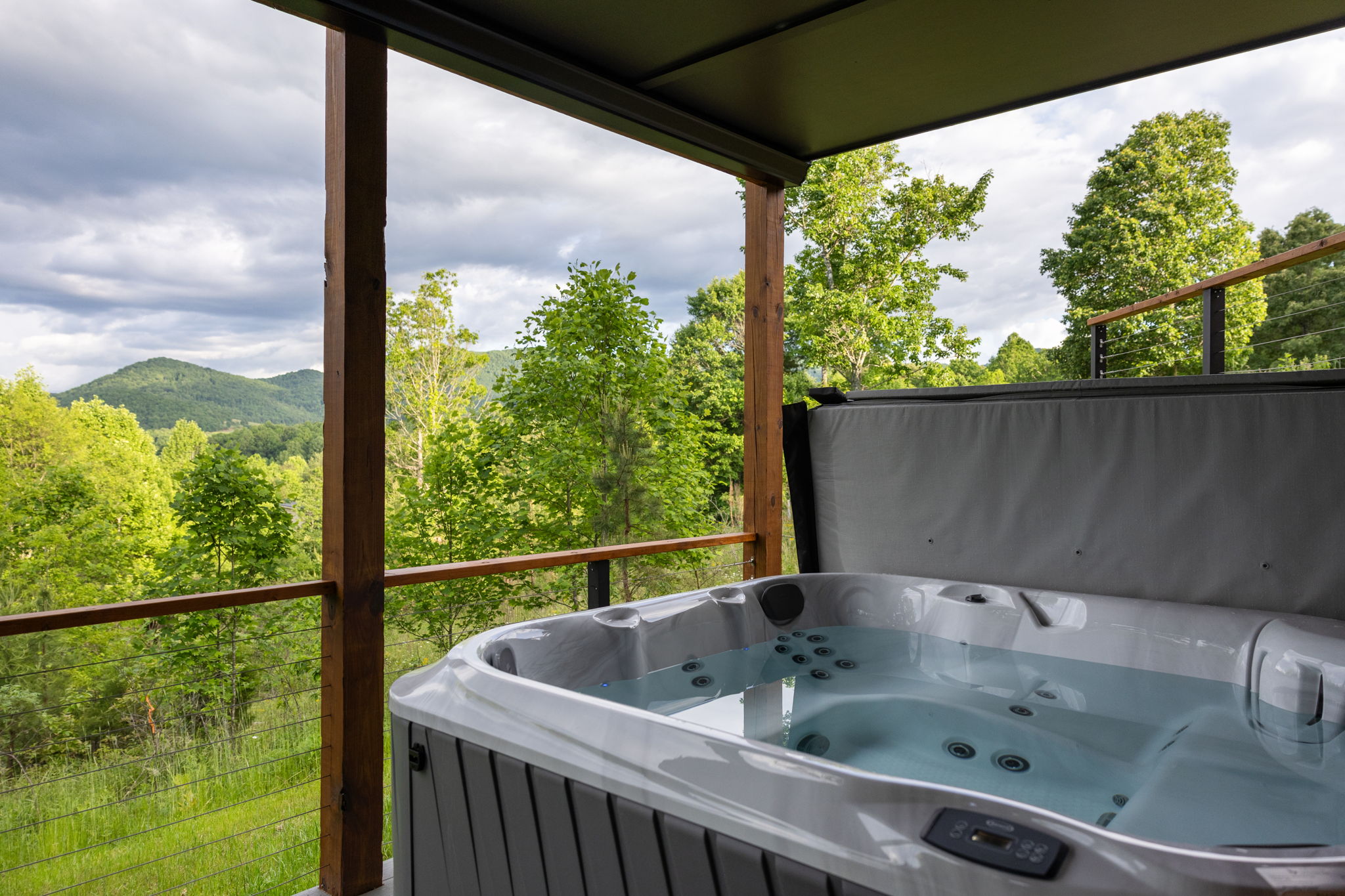 Skip’s Hideaway • Hot Tub • Firepit • Dogs • Games — Young Harris, GA — vacation rental