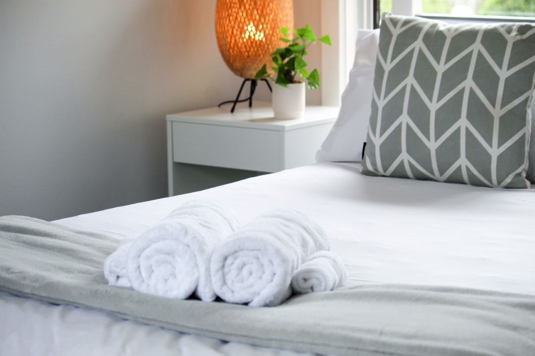 Spacious 5-Bedroom Layout – Sleeps up to 11
Includes a master suite with ensuite and built-in robes plus four additional well-appointed bedrooms to cater to large families or group bookings.