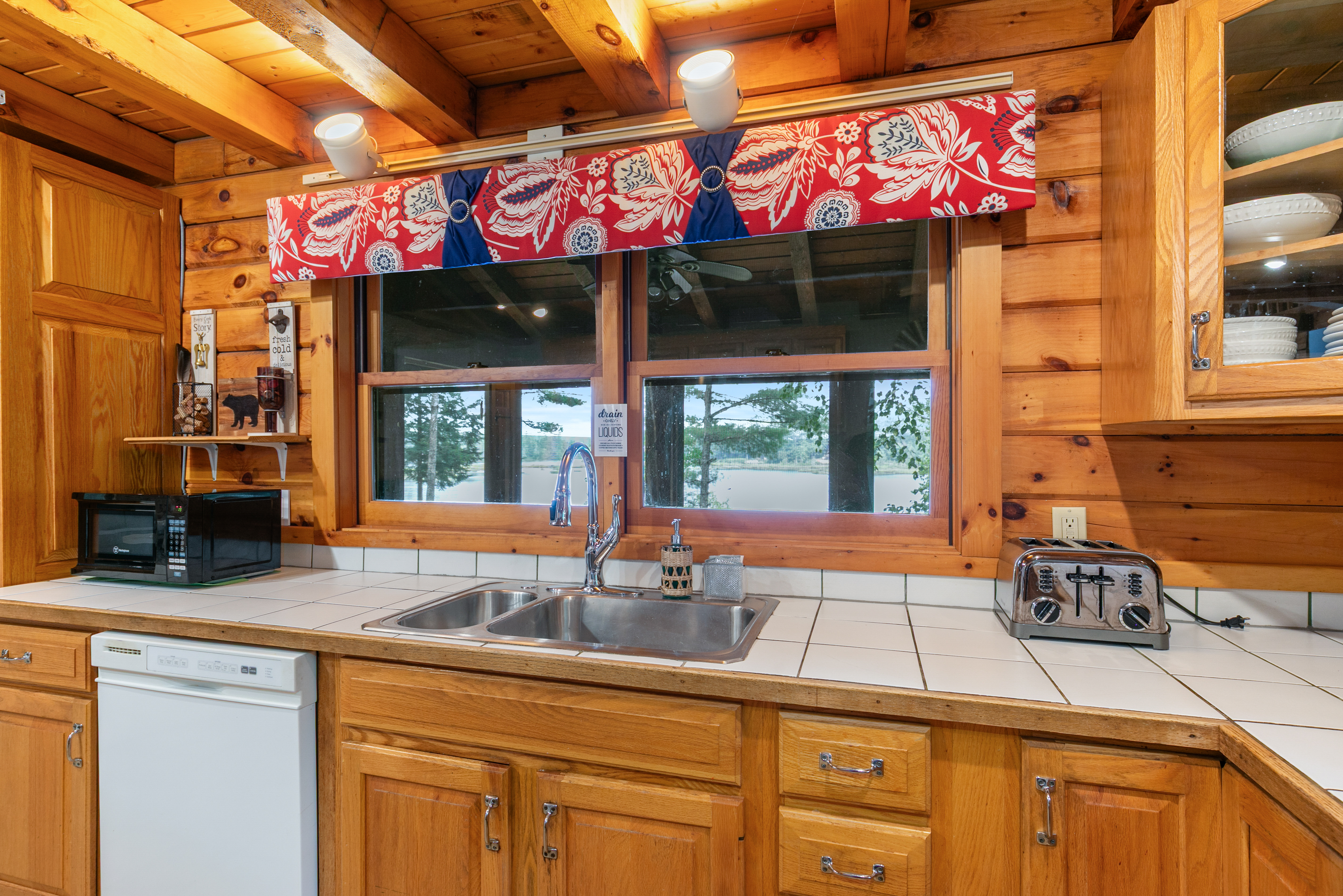 Hermit Lake Retreat - Photo 16 of 40