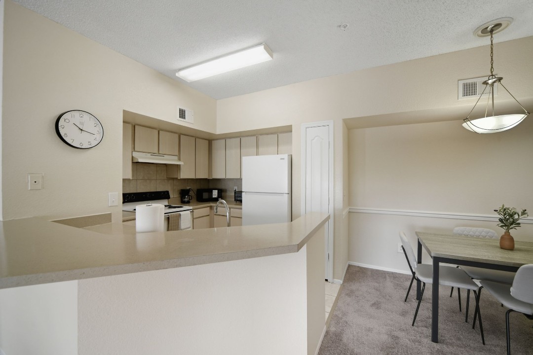 Avenue · Unit at Winter Springs 21-307 2/2