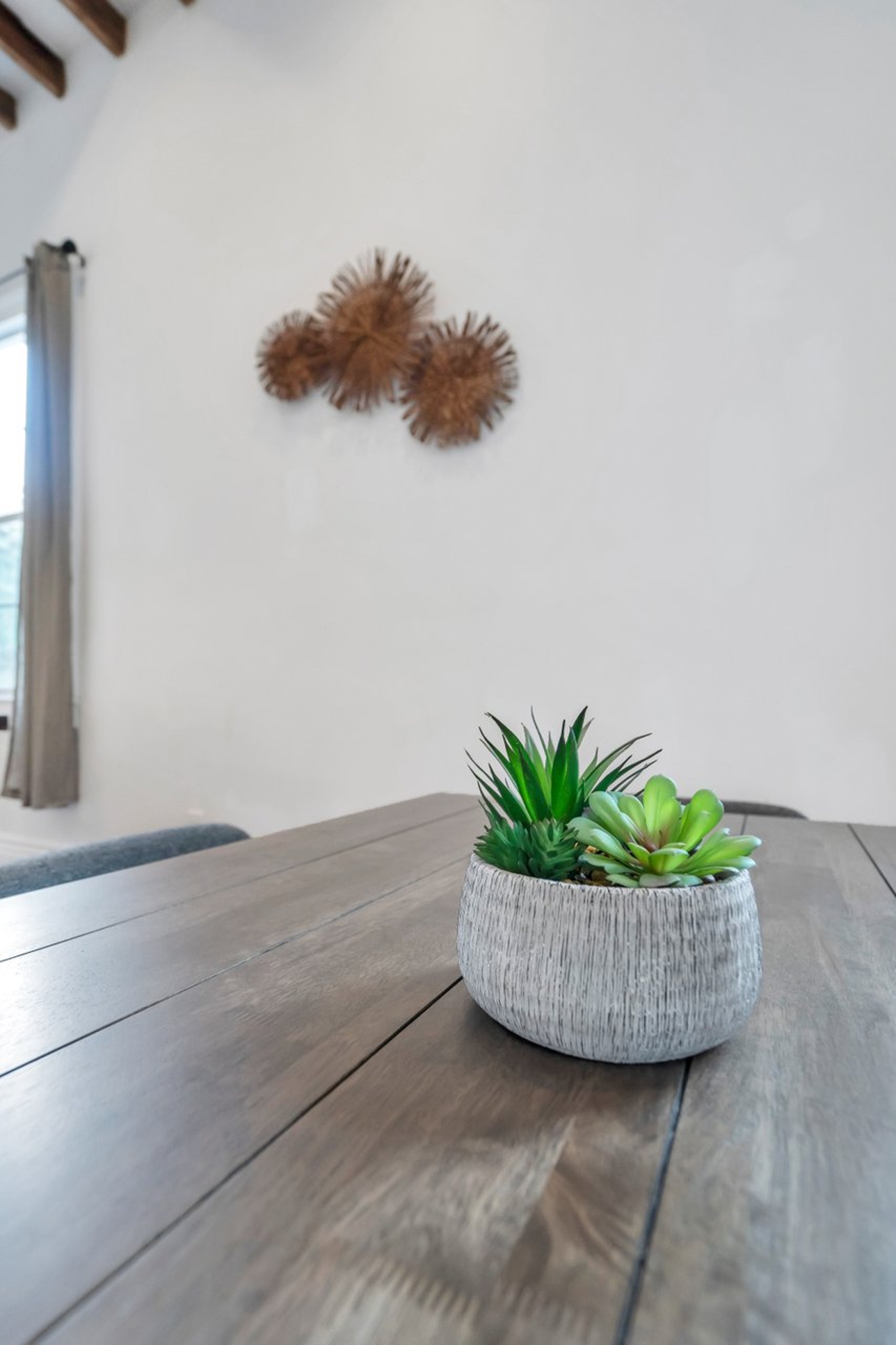 Artistic elements | Dining room table