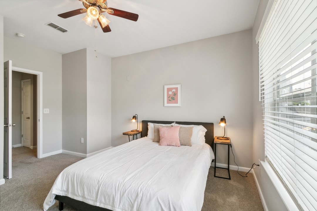 The Verandas, 2123 Calgary Crescent, · Unit 1/1
