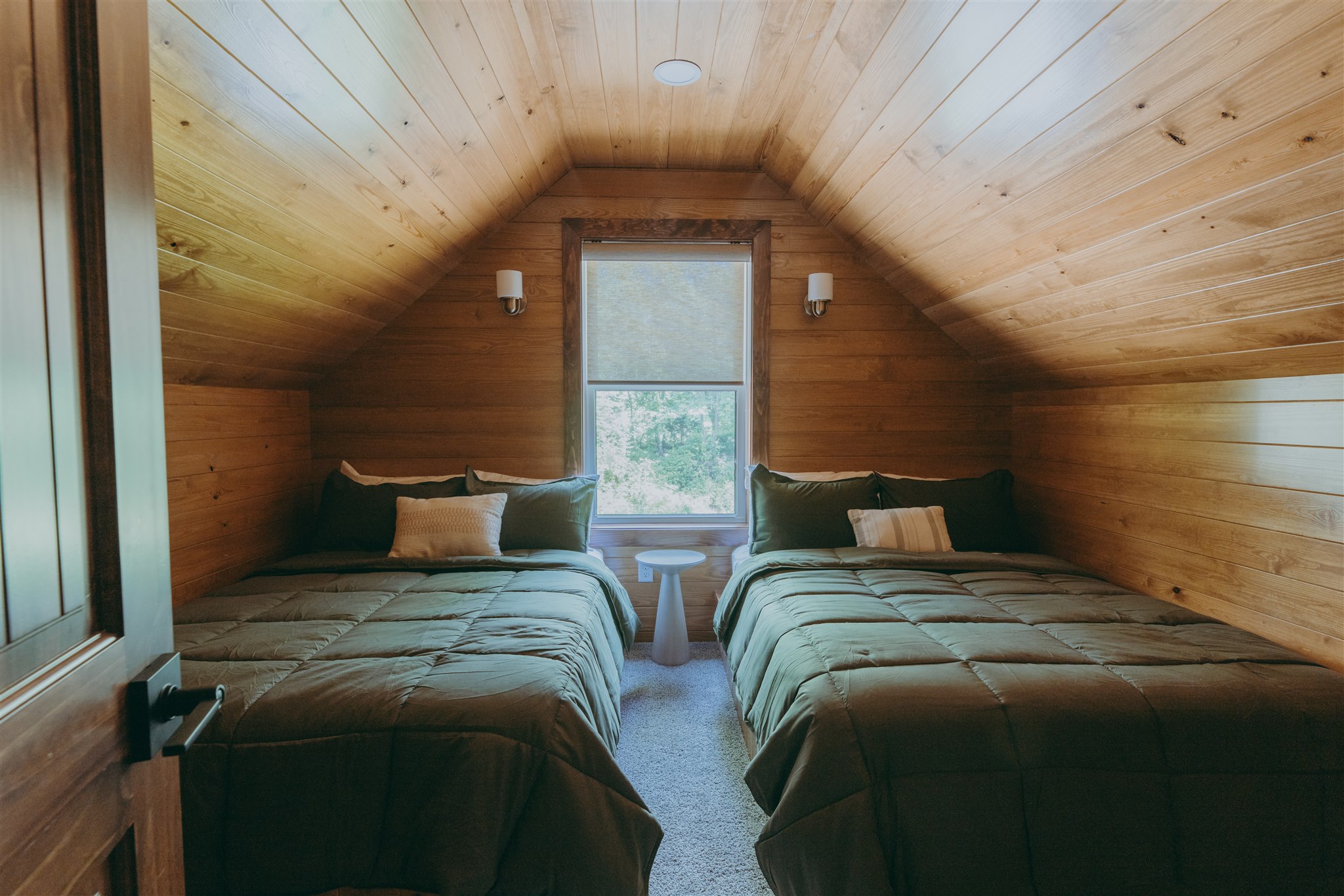 Near Ski Resort, Hot Tub, Fire Pit, Pickleball — Kunkletown, PA — vacation rental