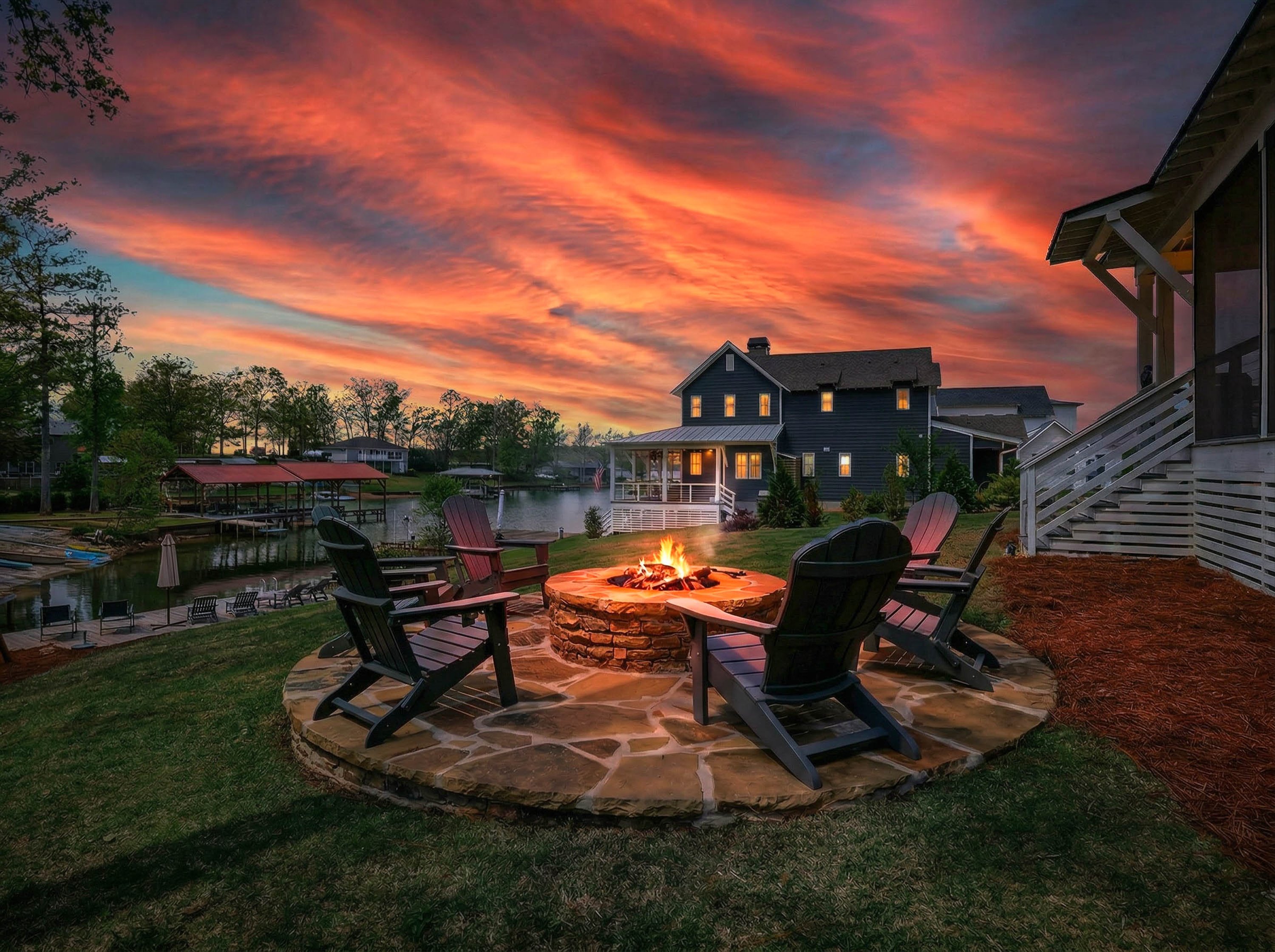 Lakefront Retreat w/Dock | Sleeps 14 | Family Fun! — Dadeville, AL — vacation rental