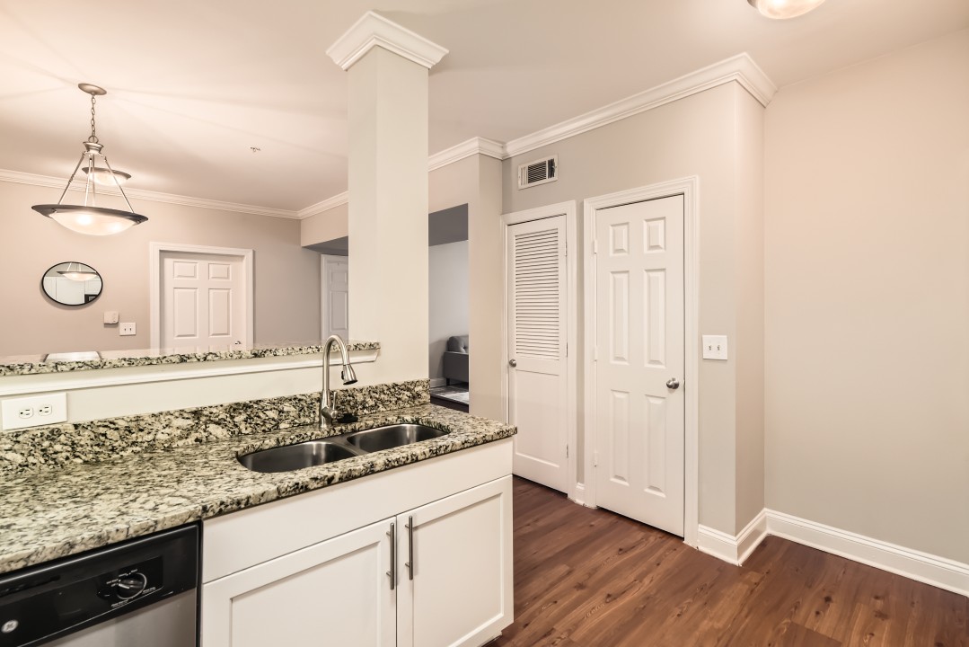 Crest at Midtown · Unit 1525 2/2