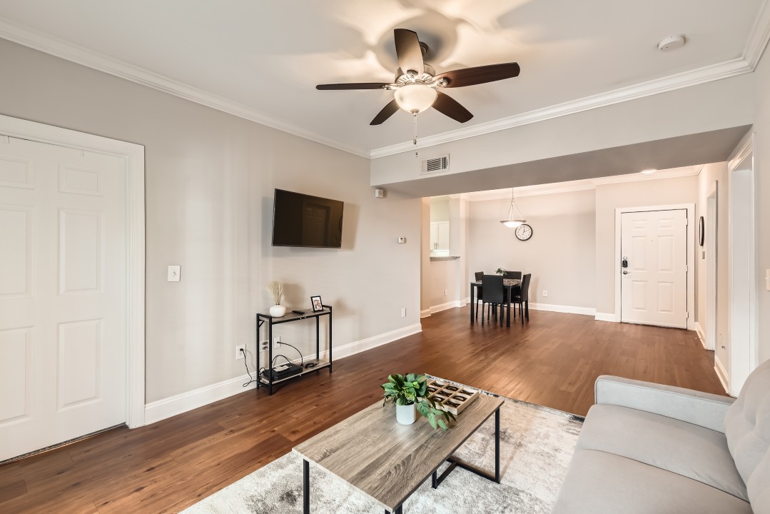 Crest at Midtown · Unit 1525 2/2