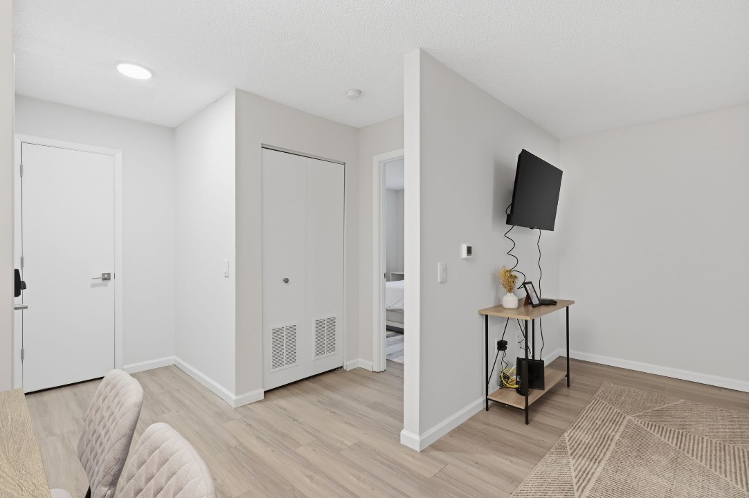 Taylor at 502 · Unit unit 2200-100 2/2