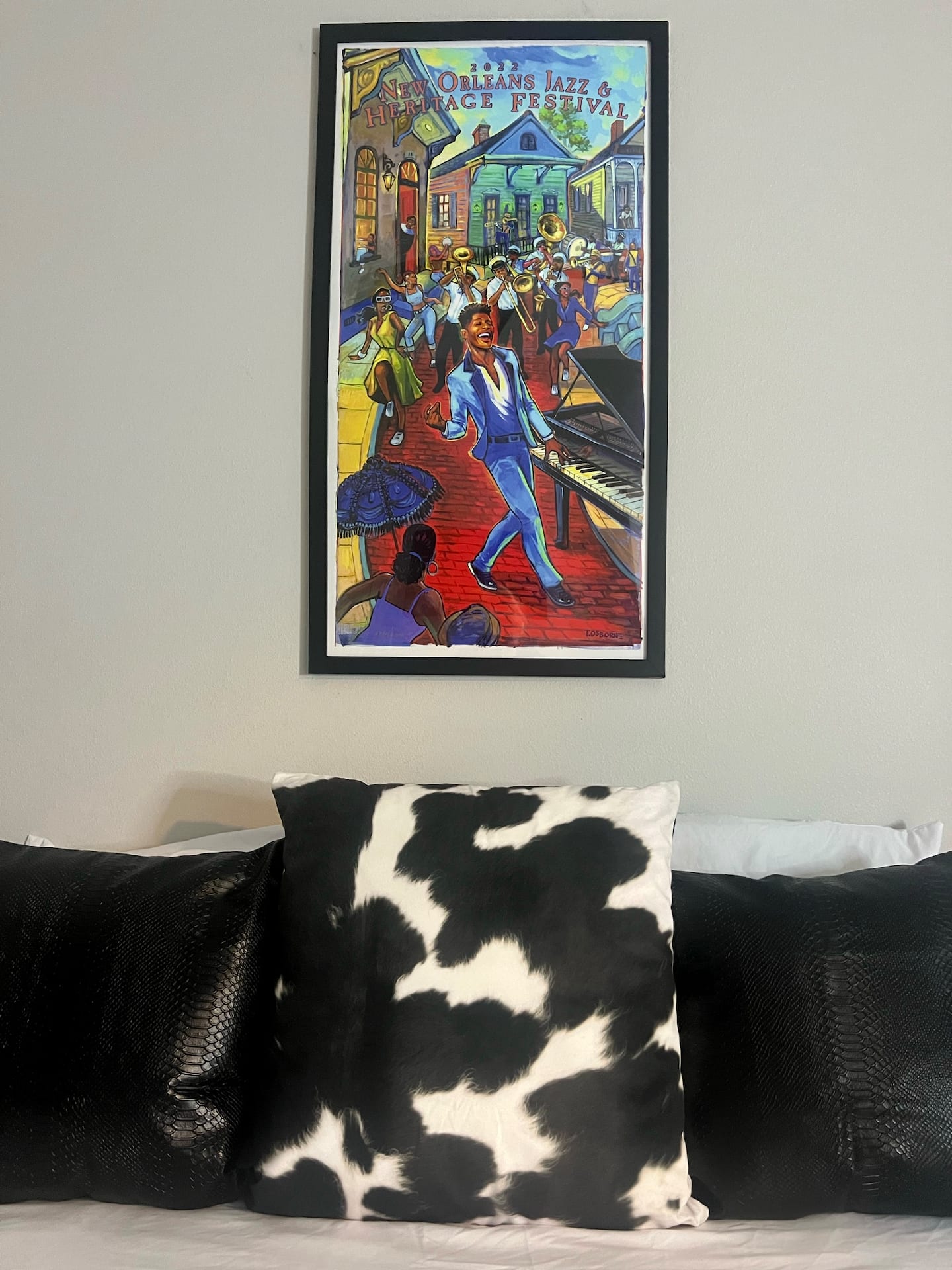 Comfy bed with microfiber sheets!