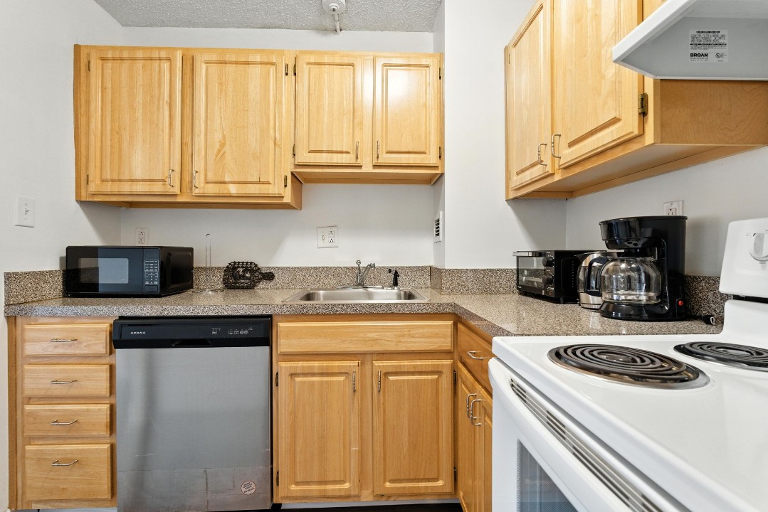 Legacy at Imperial Village · Unit 608 1/1