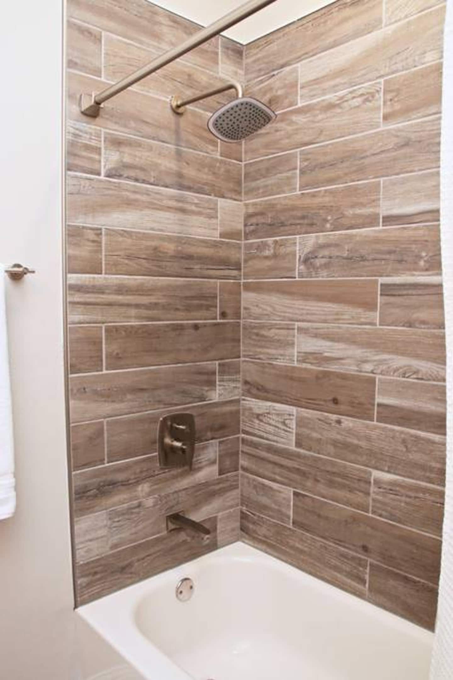 Second Hall Bathroom Shower and Tub