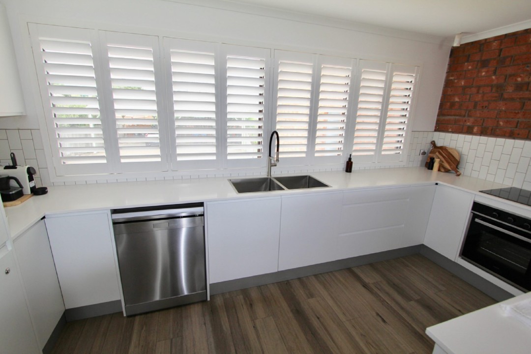 Recently renovated kitchen with modern appliances and ample bench space.
Includes oven, cooktop, microwave, kettle, fridge/freezer, and dishwasher