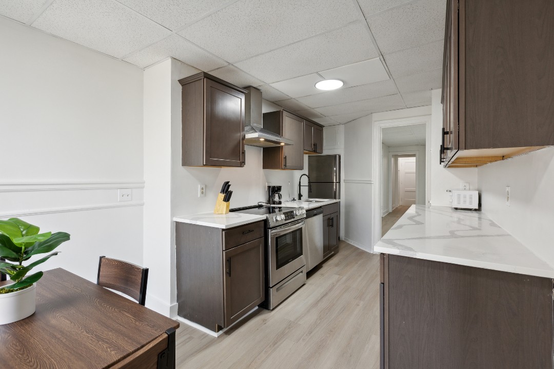 on East, 419- · Unit 111  1/1