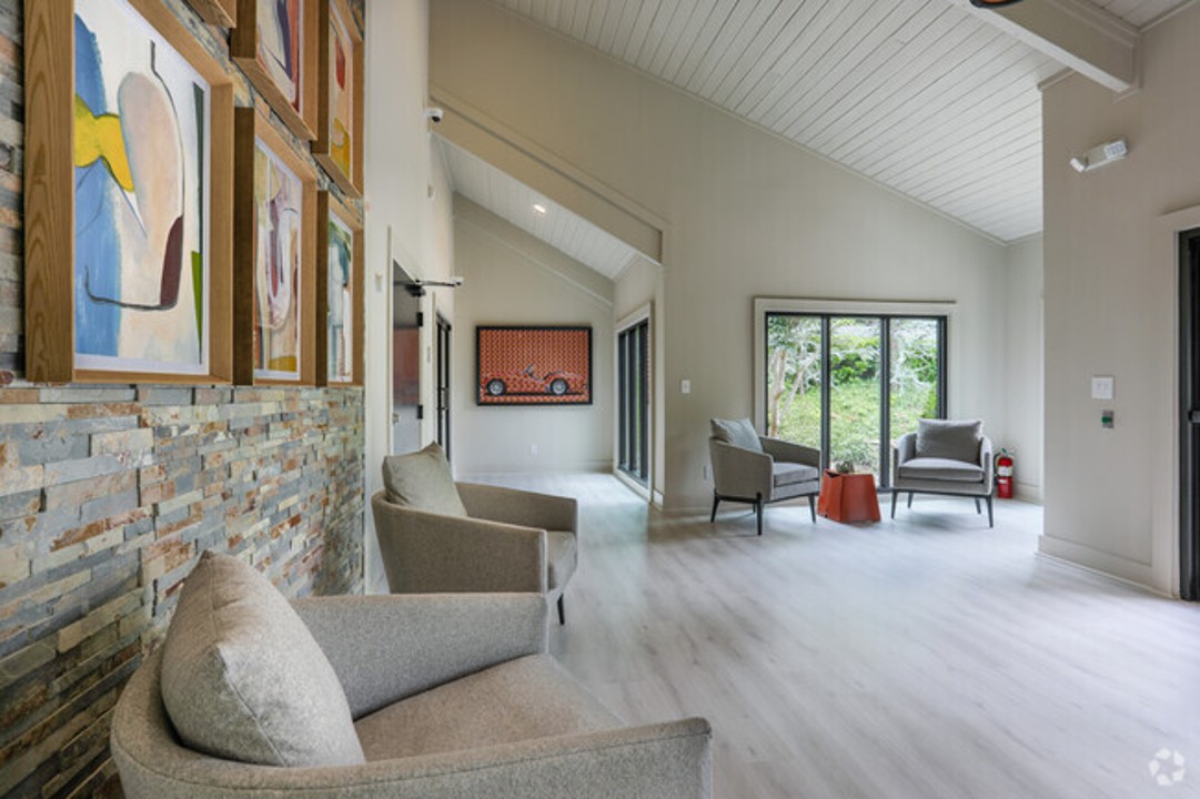 Vinings · Unit 3203 1/1