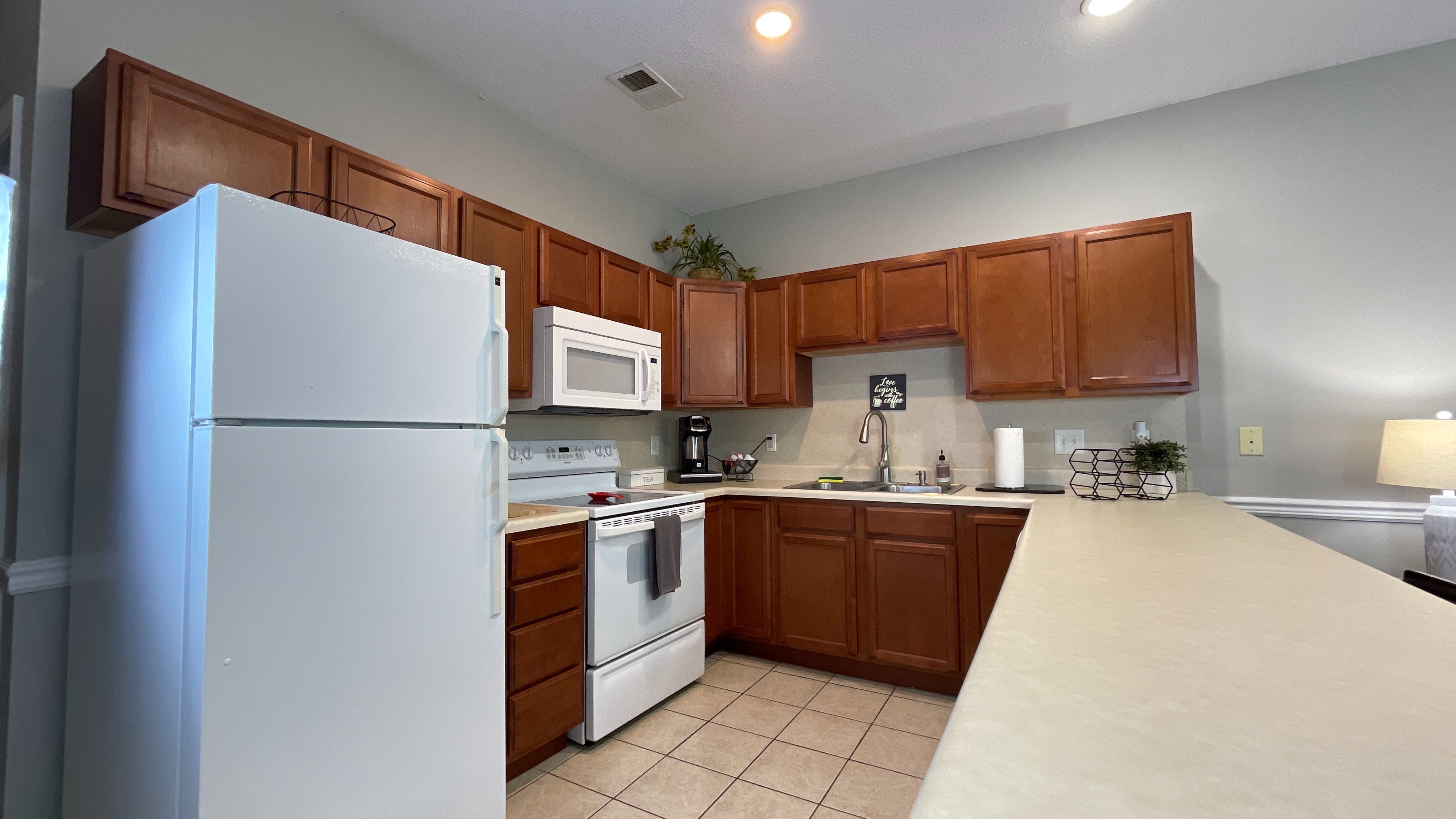 Elegant 2BR | Modern Amenities & Convenient Flair photo 2