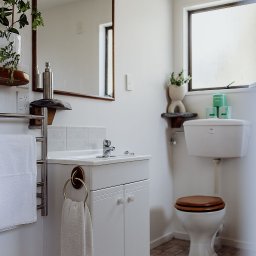 Hand towel bath mat and face cloth arrangement